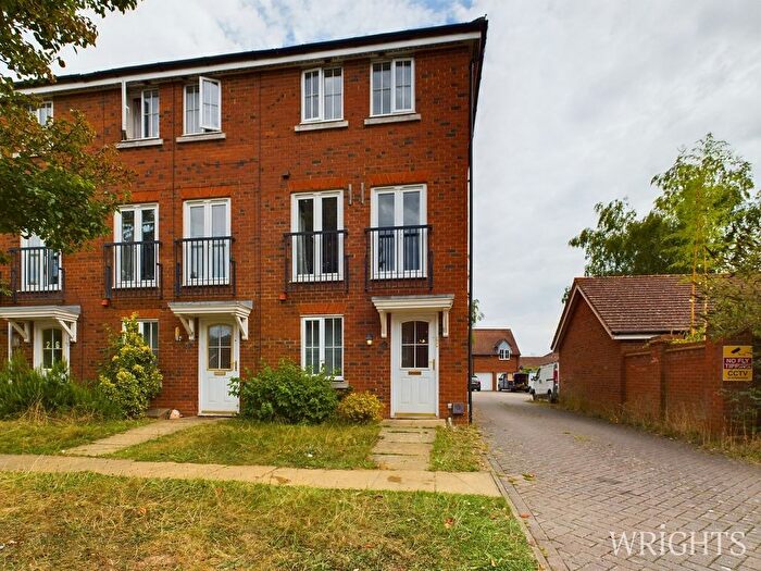 5 Bedroom Town House For Sale In Cunningham Avenue, Hatfield, AL10