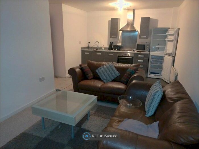2 Bedroom Flat To Rent In Blantyre Street, Manchester, M15