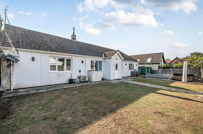 3 Bedroom Bungalow For Sale In Nine Mile Ride, Finchampstead, Wokingham, Berkshire, RG40