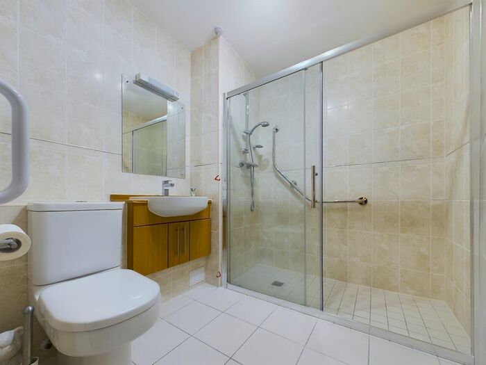 2 Bedroom Flat For Sale In Singer Court, Manor Crescent, Paignton, TQ3