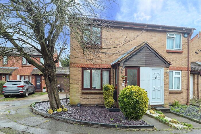 2 Bedroom Semi Detached House For Sale In Frankswood Avenue, Yiewsley, West Drayton, UB7