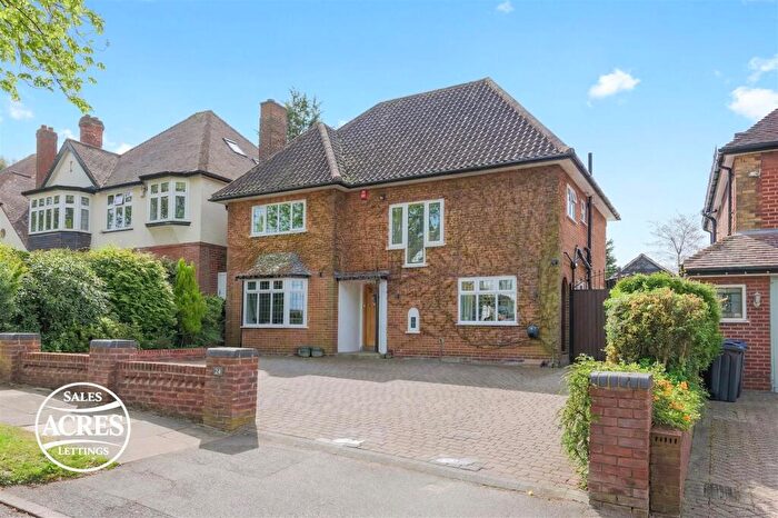 4 Bedroom Detached House For Sale In Pilkington Avenue, Sutton Coldfield, B72