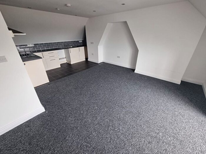 2 Bedroom Flat To Rent In Hillside Avenue, Rochester, ME2