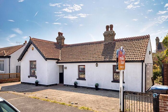 3 Bedroom Bungalow For Sale In Cliftonville Avenue, Ramsgate, Kent, CT12