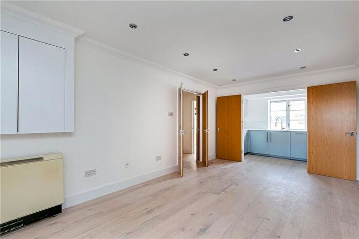 4 Bedroom Flat For Sale In Gallery Court, London, SW10