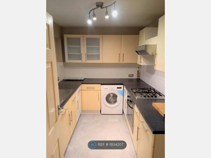 1 Bedroom Flat To Rent In Kennedy Square, Leamington Spa, CV32