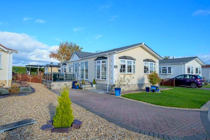 2 Bedroom Park Home Mobile Home For Sale In 50 Three Counties Park, Sledge Green, WR13