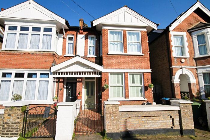 2 Bedroom Flat To Rent In Burton Road, Kingston Upon Thames, KT2