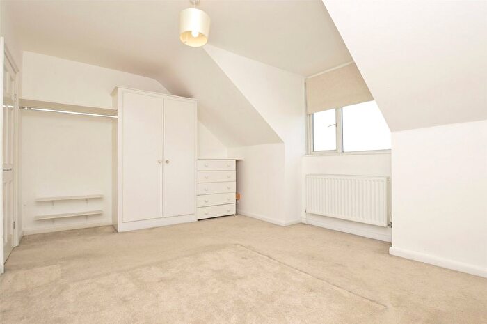 2 Bedroom Flat To Rent In Garlands Road, Redhill, Surrey, RH1