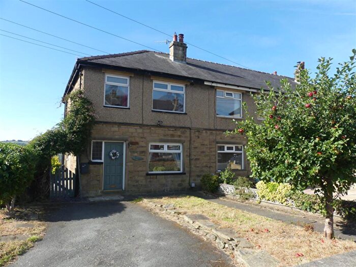 3 Bedroom Town House To Rent In Vale Grove, Silsden, BD20