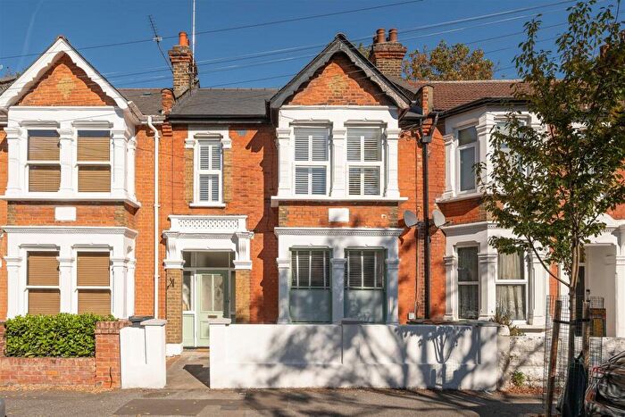 1 Bedroom Apartment For Sale In Cavendish Drive, Leytonstone, E11