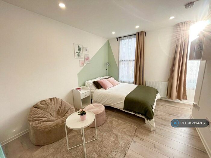 Studio To Rent In Holloway Road, London, N7