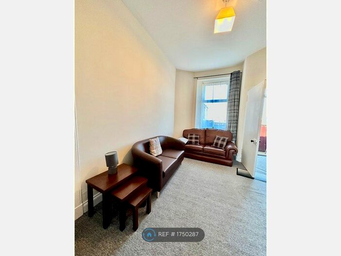 2 Bedroom Flat To Rent In Kirkwood Place, Girvan, KA26