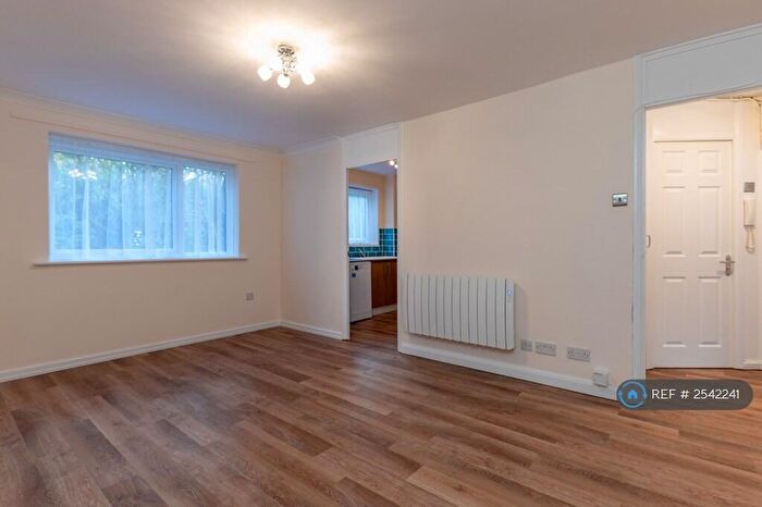 2 Bedroom Flat To Rent In Valley Green, Hemel Hempstead, HP2