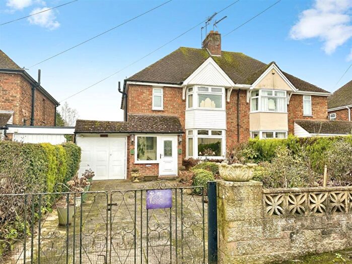 3 Bedroom Semi Detached House For Sale In Seggs Lane, Alcester, B49