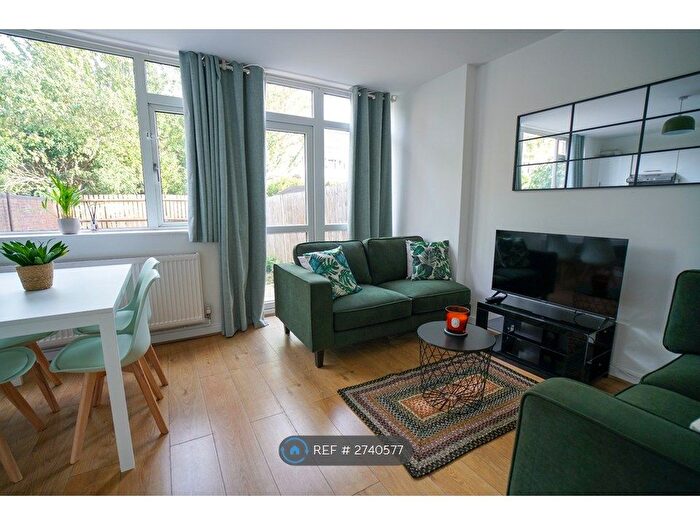 4 Bedroom Flat To Rent In Deeley Road, London, SW8