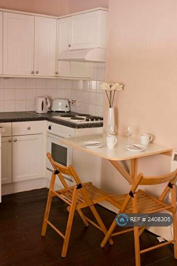 1 Bedroom Flat To Rent In Downfield Place, Edinburgh, EH11