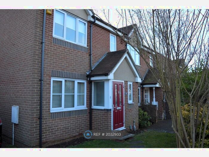 3 Bedroom Semi-Detached House To Rent In Orient Close, St. Albans, AL1