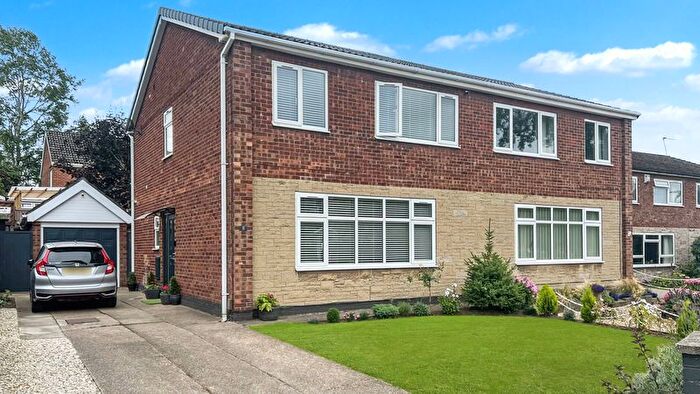 3 Bedroom Semi-detached House For Sale In Chiltern Crescent, Scunthorpe, DN17