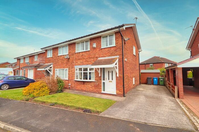 3 Bedroom Semi-Detached House For Sale In Orchard Brow, Rixton, Warrington, WA3