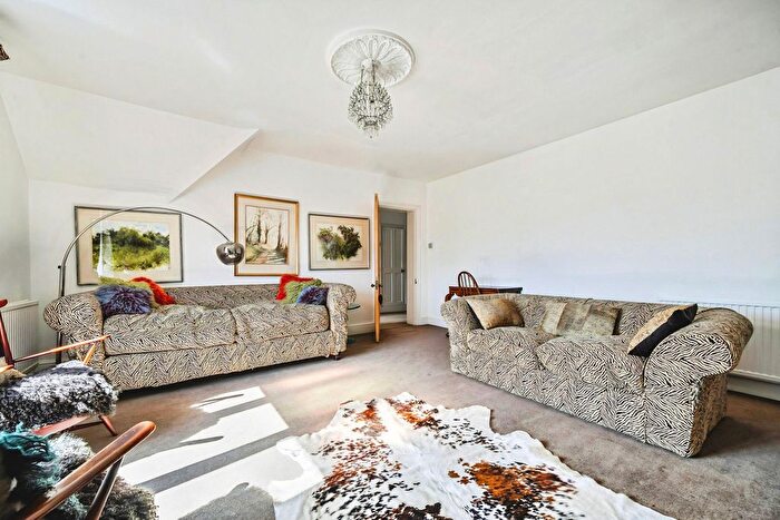 3 Bedroom Flat For Sale In Woodlands Road, Camberley, GU15