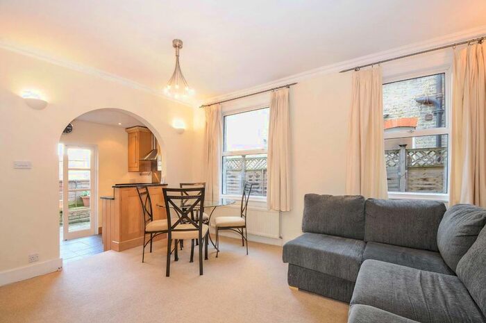 2 Bedroom Flat To Rent In Barmouth Road, London, SW18