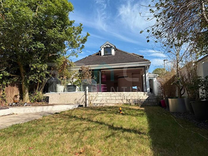 4 Bedroom Detached House For Sale In Elmgate Gardens, Edgware, HA8