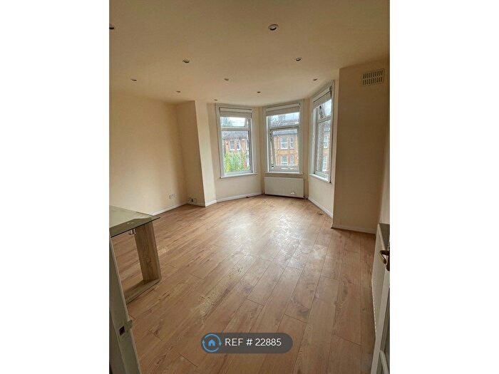 2 Bedroom Flat To Rent In First Floor Mansfield Road, Ilford, IG1