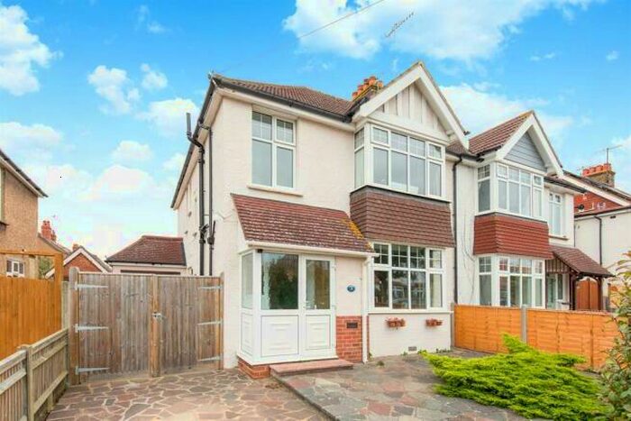 4 Bedroom Semi-Detached House To Rent In Gaisford Road, Worthing, BN14