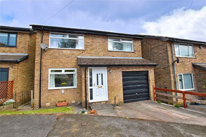 4 Bedroom Detached House For Sale In Spring Rise, Glossop, Derbyshire, SK13