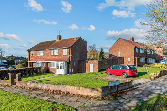 4 Bedroom Semi Detached House For Sale In Reservoir Road, London, N14