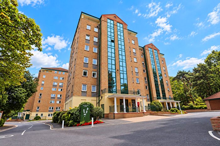 3 Bedroom Flat For Sale In Manor Road, Keverstone Court, BH1