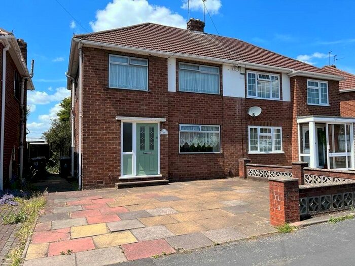 3 Bedroom Semi-Detached House To Rent In Dovedale Avenue, Willenhall, West Midlands, WV12
