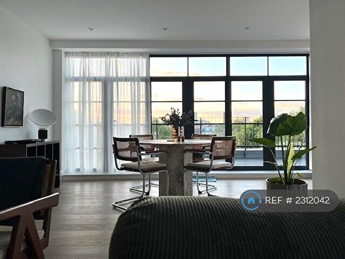 2 Bedroom Flat To Rent In Osborn Street, London, E1