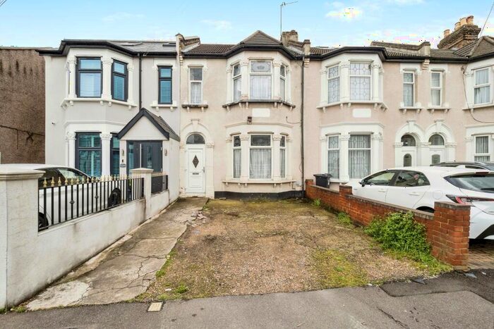 4 Bedroom Terraced House To Rent In Thorold Road, IG1