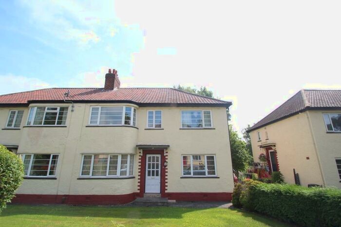 2 Bedroom Apartment To Rent In Otterburn Gardens, Leeds, LS16