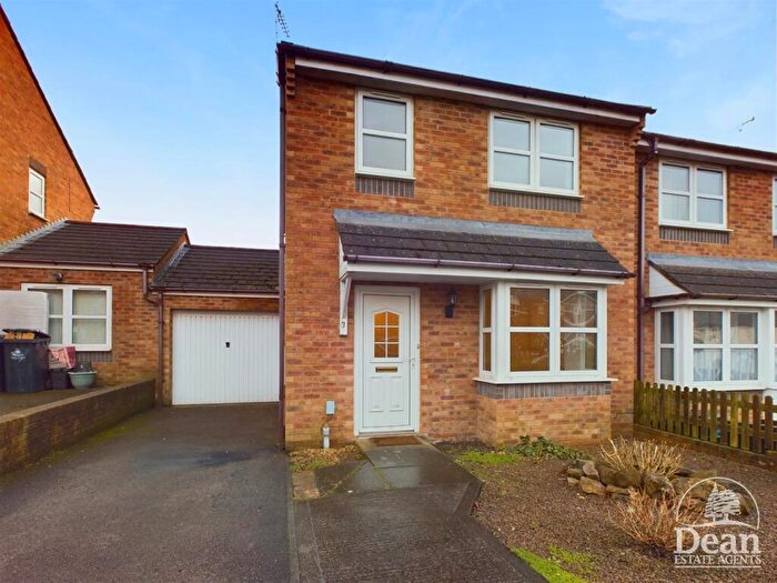 3 Bedroom Semi-Detached House For Sale In Boseley Way, Cinderford, GL14