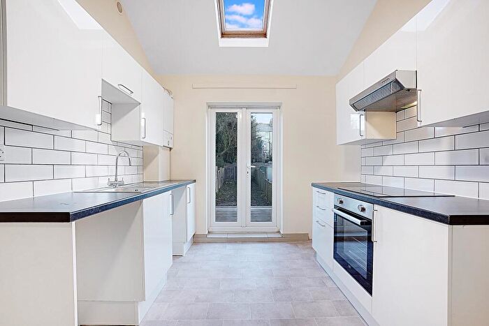 4 Bedroom End Of Terrace House To Rent In Dale Street, Chatham, ME4