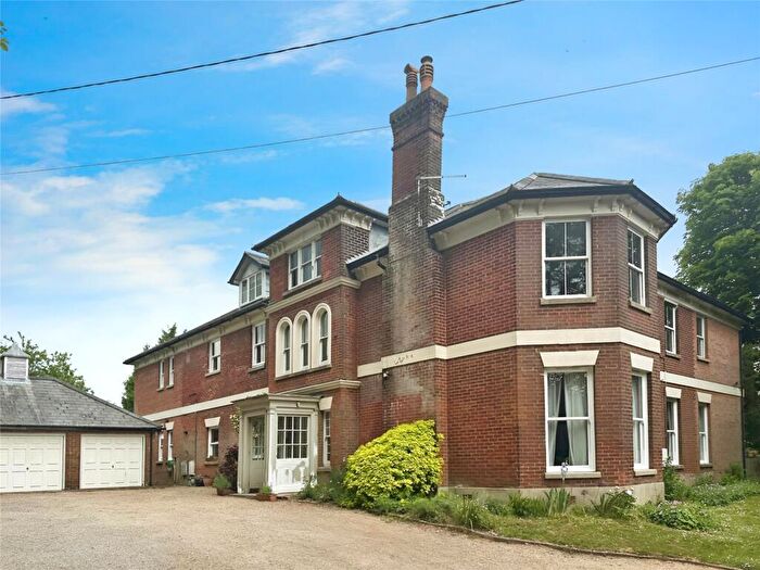 2 Bedroom Apartment For Sale In Shawford, Winchester, Hampshire, SO21