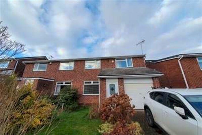 3 Bedroom House To Rent In Mountbatten Drive, Sheffield, S35