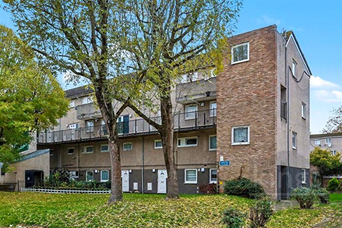 3 Bedroom Maisonette For Sale In Roman Way, Enfield, EN1