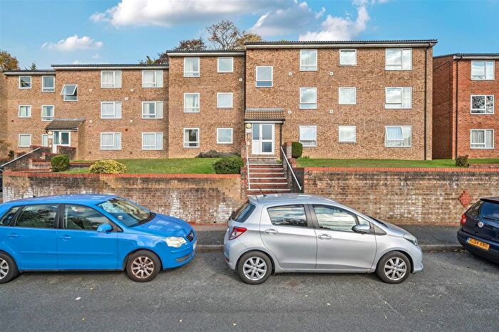 2 Bedroom Flat To Rent In Montana Close, South Croydon, CR2