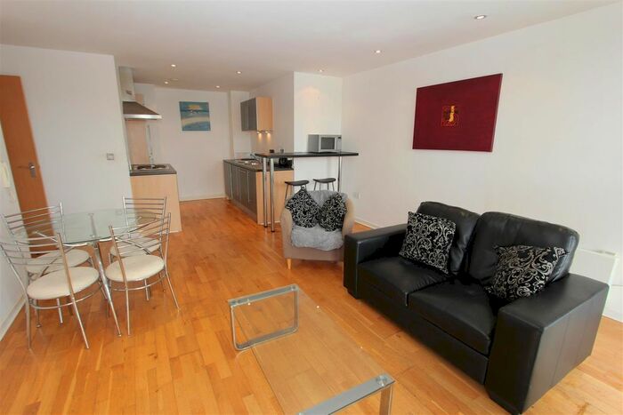 2 Bedroom Flat To Rent In Santorini, City Island, LS12