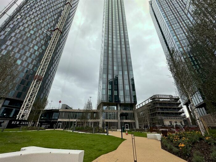 2 Bedroom Apartment To Rent In Blade Tower, Silvercroft Street, Manchester, M15