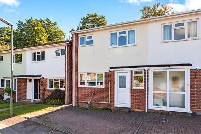 3 Bedroom Semi Detached House For Sale In Powderham Court, Knaphill, Woking, GU21