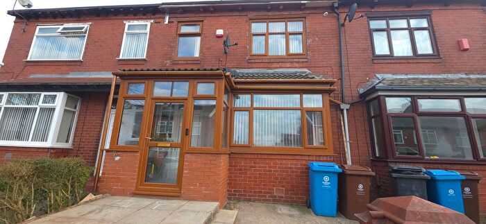 3 Bedroom Property To Rent In Langham Road, Oldham, OL8