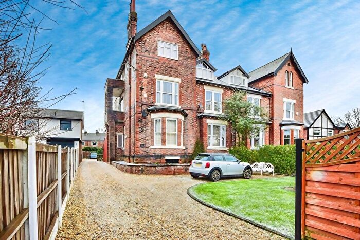 2 Bedroom Apartment To Rent In The Crescent, Stockport, Greater Manchester, SK3