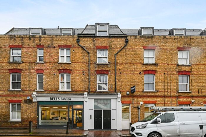 2 Bedroom Flat To Rent In Plough Road, Battersea, London, SW11