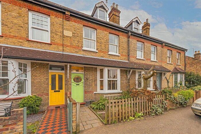 3 Bedroom Property To Rent In Myrtle Road, Hampton Hill TW12
