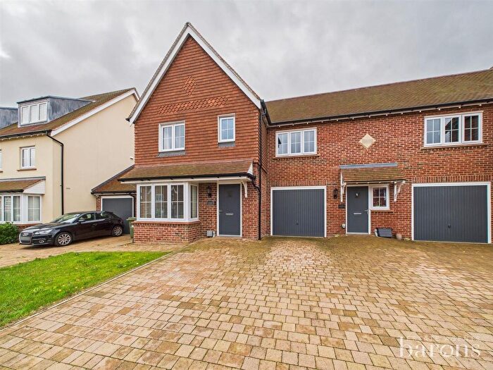 3 Bedroom End Of Terrace House For Sale In Doric Avenue, Vyne Park, Basingstoke, RG24